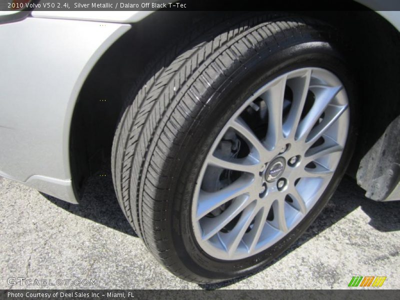 Silver Metallic / Dalaro Off Black T-Tec 2010 Volvo V50 2.4i