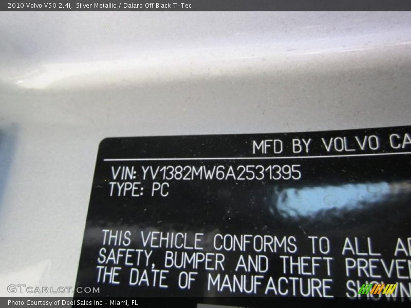 Silver Metallic / Dalaro Off Black T-Tec 2010 Volvo V50 2.4i