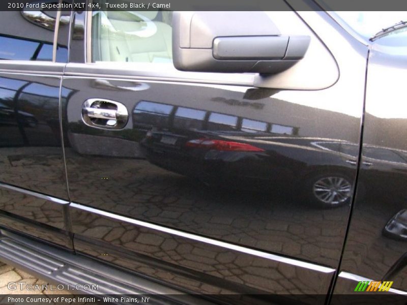 Tuxedo Black / Camel 2010 Ford Expedition XLT 4x4
