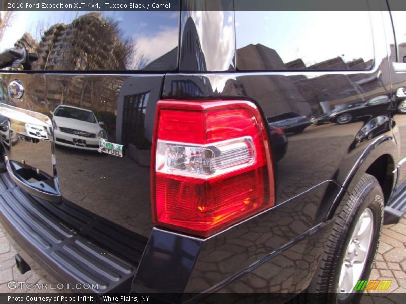 Tuxedo Black / Camel 2010 Ford Expedition XLT 4x4