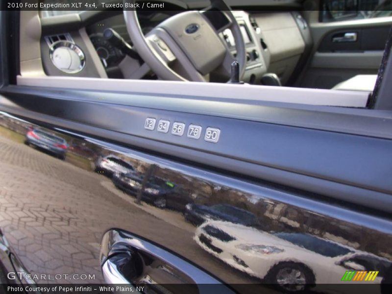 Tuxedo Black / Camel 2010 Ford Expedition XLT 4x4