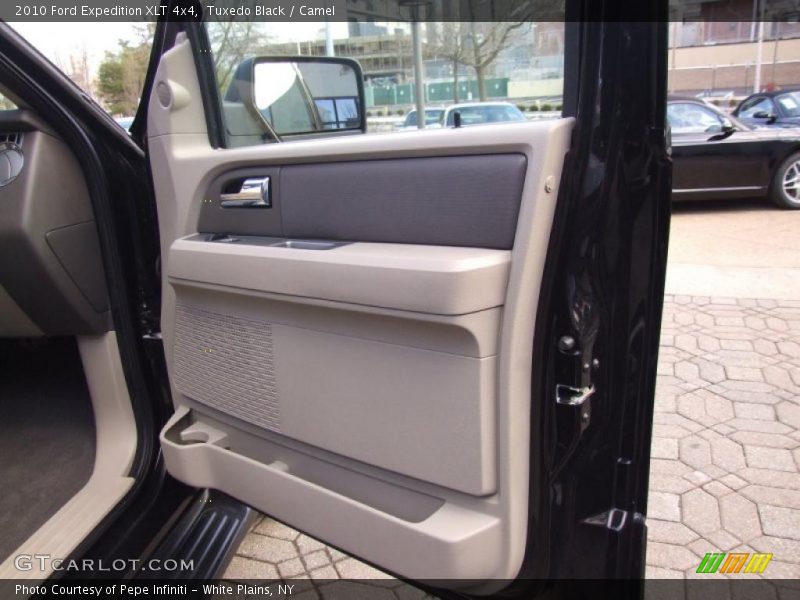 Tuxedo Black / Camel 2010 Ford Expedition XLT 4x4