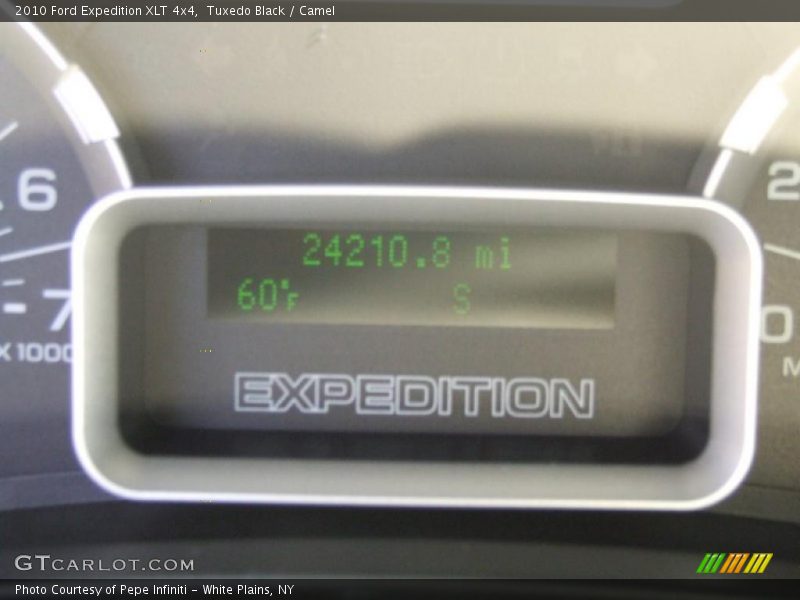 Tuxedo Black / Camel 2010 Ford Expedition XLT 4x4