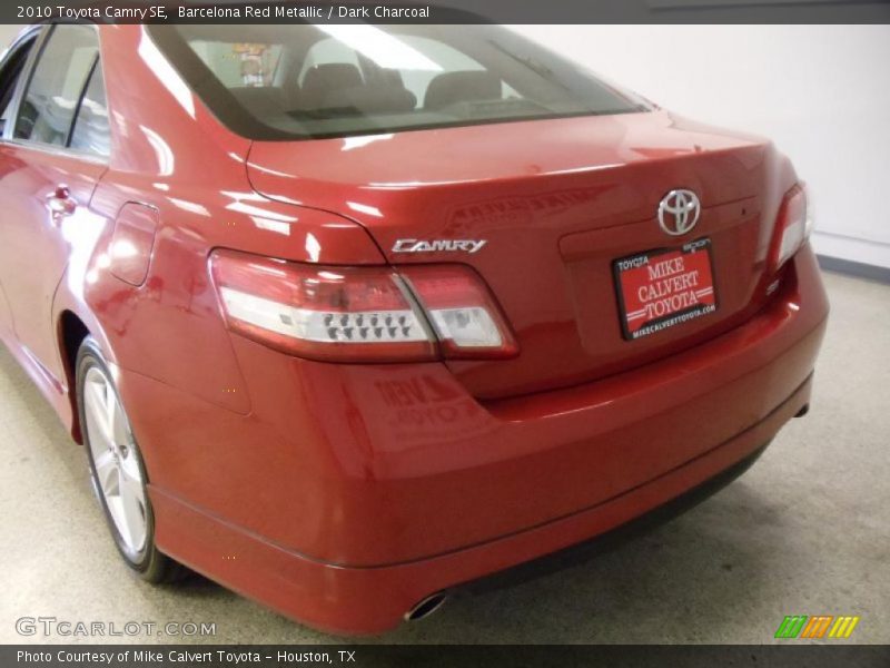 Barcelona Red Metallic / Dark Charcoal 2010 Toyota Camry SE