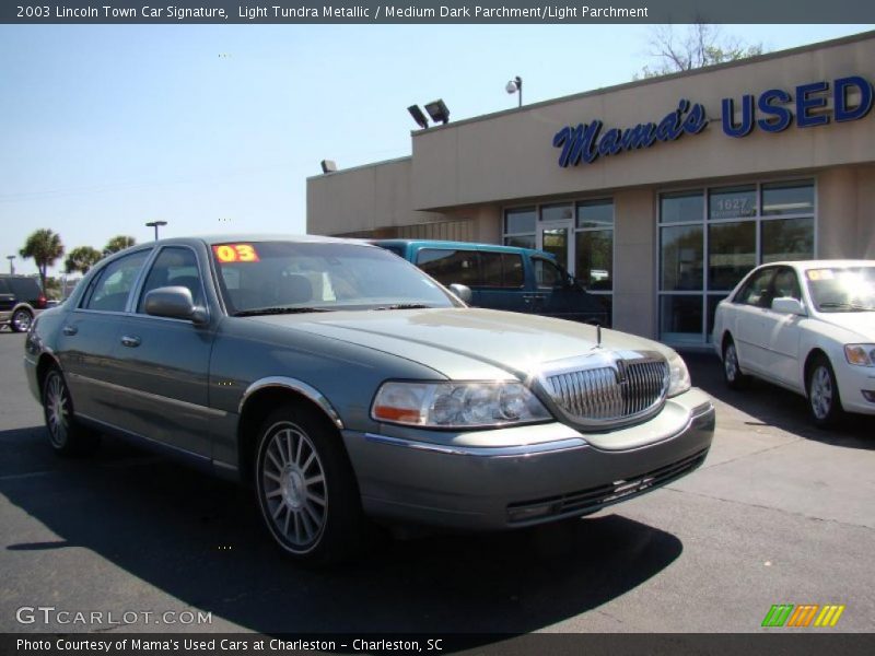 Light Tundra Metallic / Medium Dark Parchment/Light Parchment 2003 Lincoln Town Car Signature