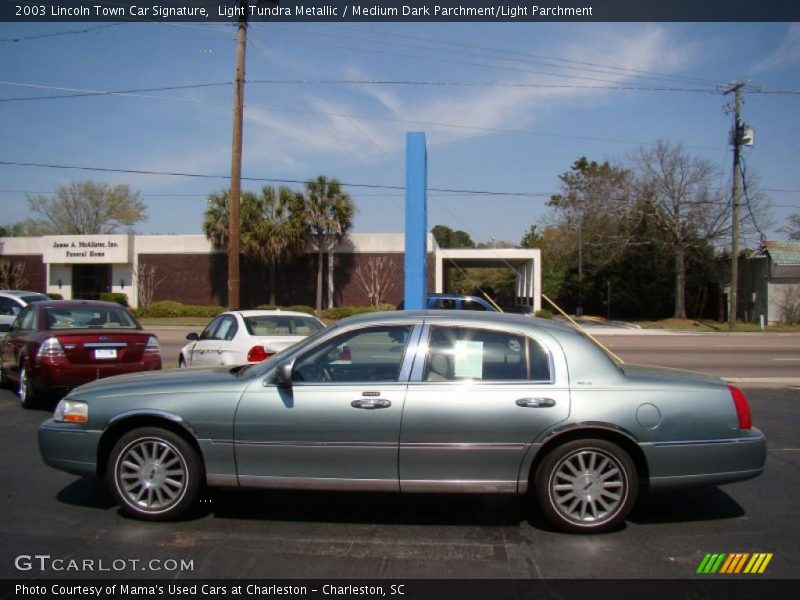 Light Tundra Metallic / Medium Dark Parchment/Light Parchment 2003 Lincoln Town Car Signature