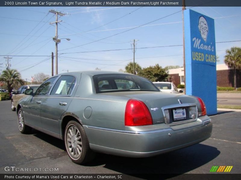 Light Tundra Metallic / Medium Dark Parchment/Light Parchment 2003 Lincoln Town Car Signature