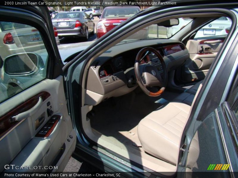 Light Tundra Metallic / Medium Dark Parchment/Light Parchment 2003 Lincoln Town Car Signature