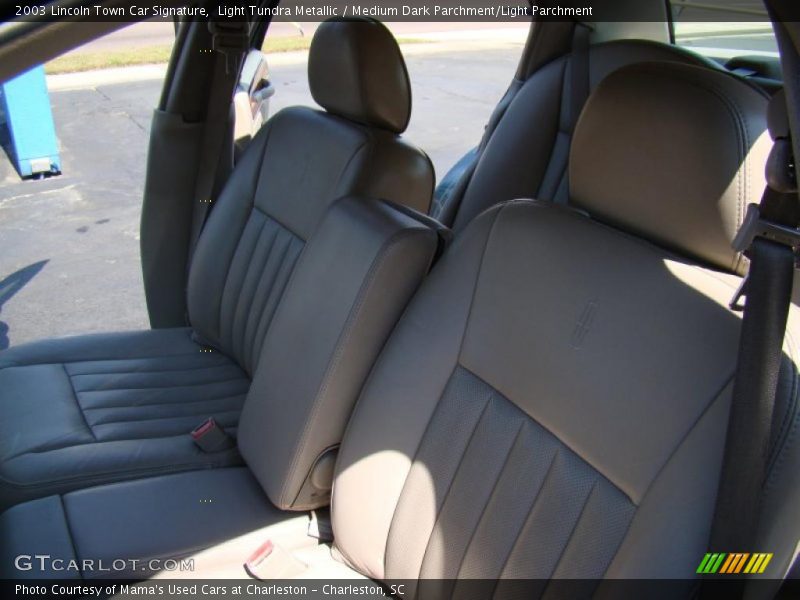 Light Tundra Metallic / Medium Dark Parchment/Light Parchment 2003 Lincoln Town Car Signature