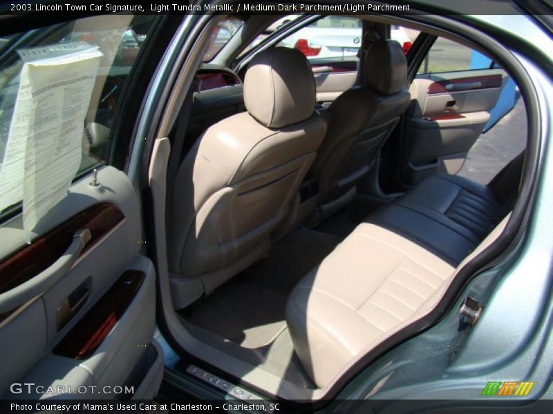 Light Tundra Metallic / Medium Dark Parchment/Light Parchment 2003 Lincoln Town Car Signature