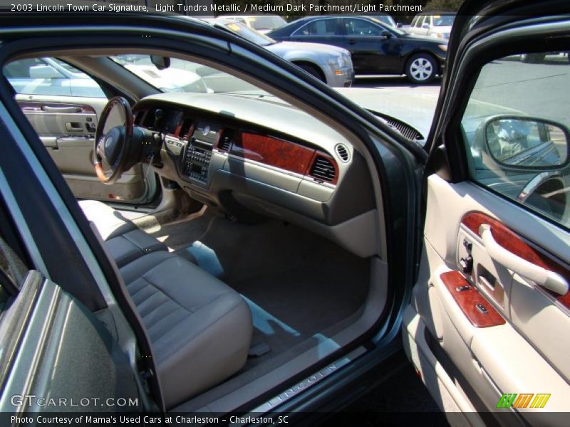 Light Tundra Metallic / Medium Dark Parchment/Light Parchment 2003 Lincoln Town Car Signature