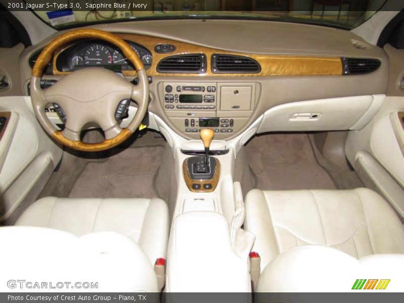 Dashboard of 2001 S-Type 3.0