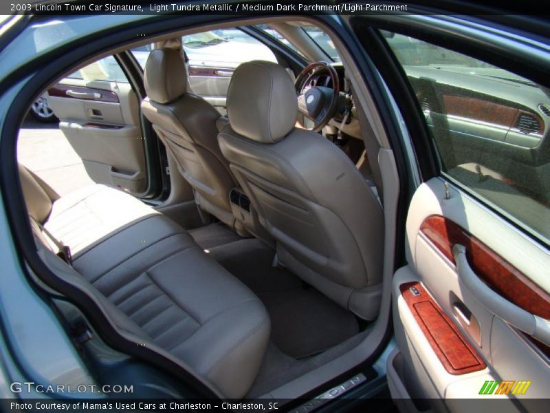 Light Tundra Metallic / Medium Dark Parchment/Light Parchment 2003 Lincoln Town Car Signature