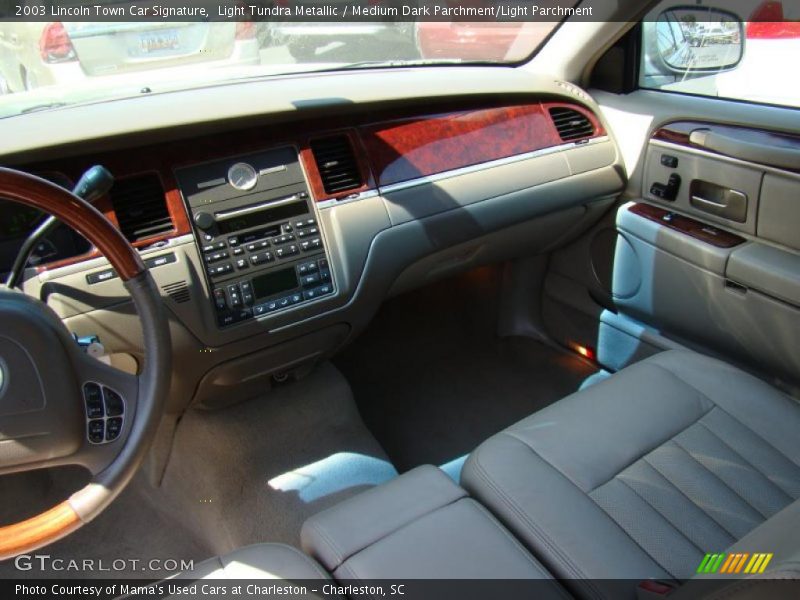 Light Tundra Metallic / Medium Dark Parchment/Light Parchment 2003 Lincoln Town Car Signature