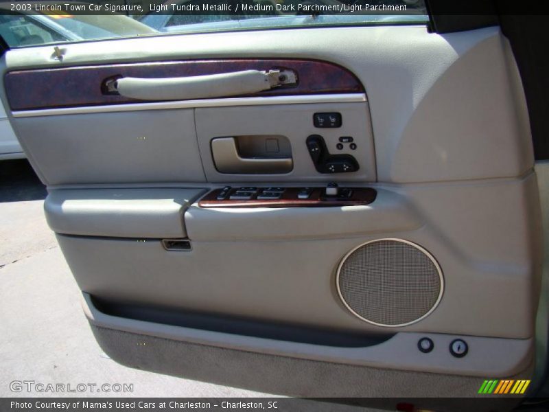 Light Tundra Metallic / Medium Dark Parchment/Light Parchment 2003 Lincoln Town Car Signature