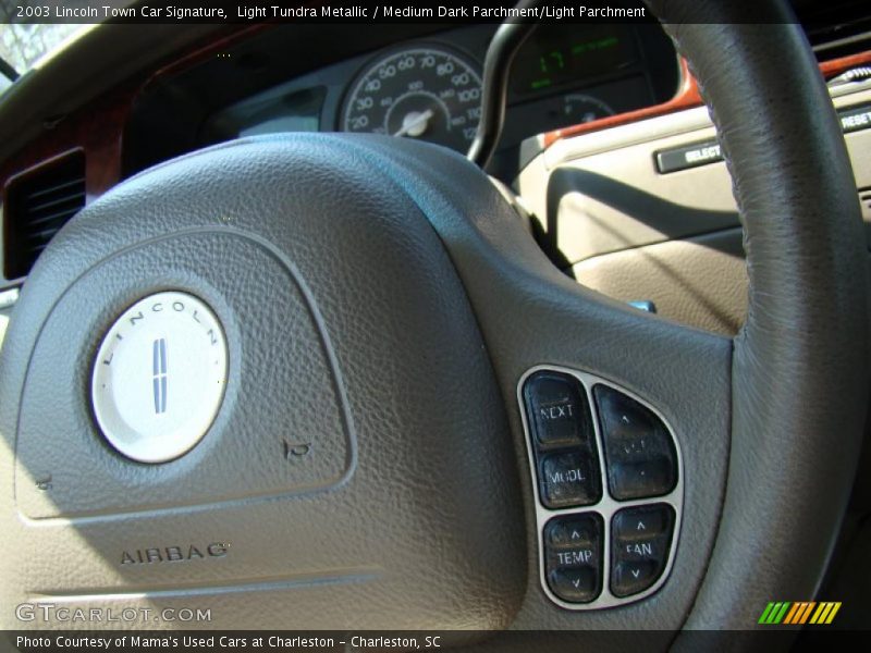 Light Tundra Metallic / Medium Dark Parchment/Light Parchment 2003 Lincoln Town Car Signature