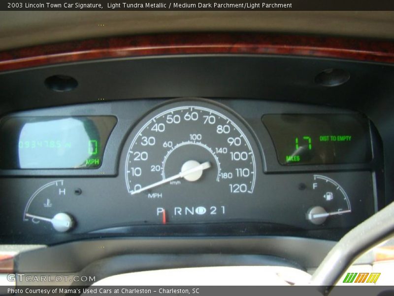 Light Tundra Metallic / Medium Dark Parchment/Light Parchment 2003 Lincoln Town Car Signature