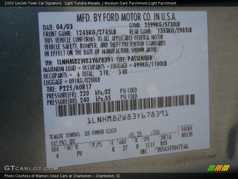 Light Tundra Metallic / Medium Dark Parchment/Light Parchment 2003 Lincoln Town Car Signature