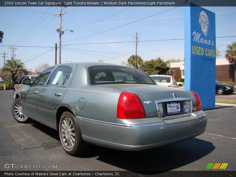 Light Tundra Metallic / Medium Dark Parchment/Light Parchment 2003 Lincoln Town Car Signature