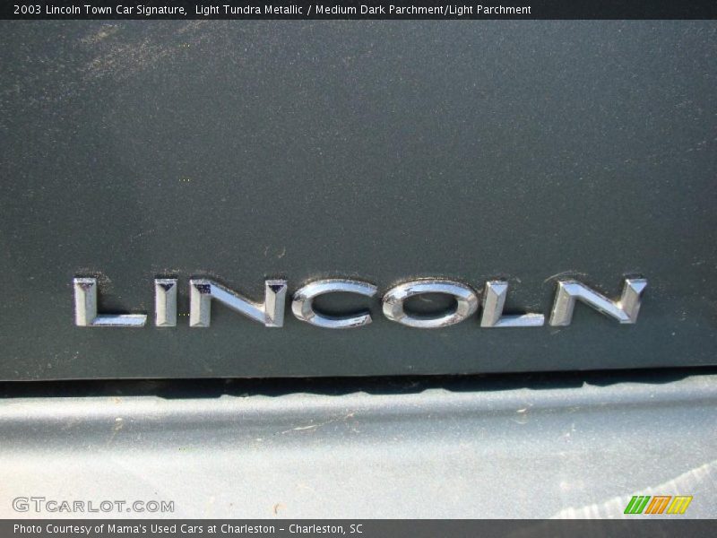 Light Tundra Metallic / Medium Dark Parchment/Light Parchment 2003 Lincoln Town Car Signature