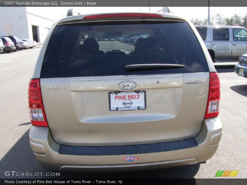 Sonora Gold / Beige 2007 Hyundai Entourage GLS