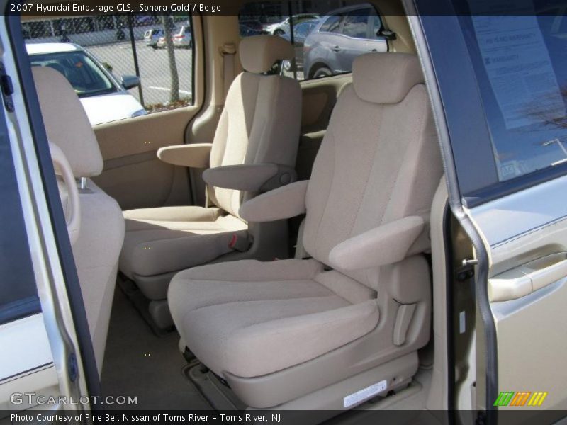 Sonora Gold / Beige 2007 Hyundai Entourage GLS