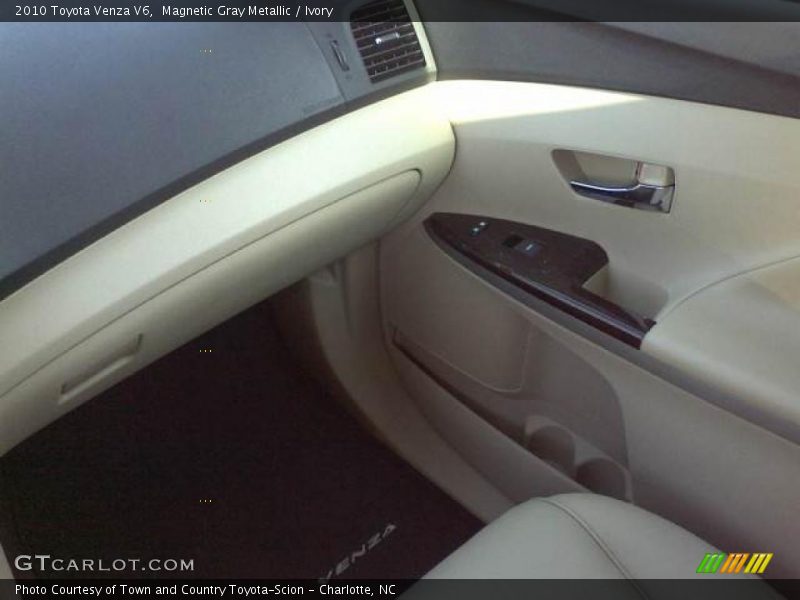 Magnetic Gray Metallic / Ivory 2010 Toyota Venza V6