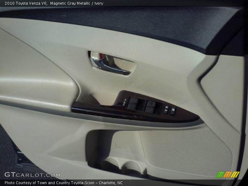 Magnetic Gray Metallic / Ivory 2010 Toyota Venza V6