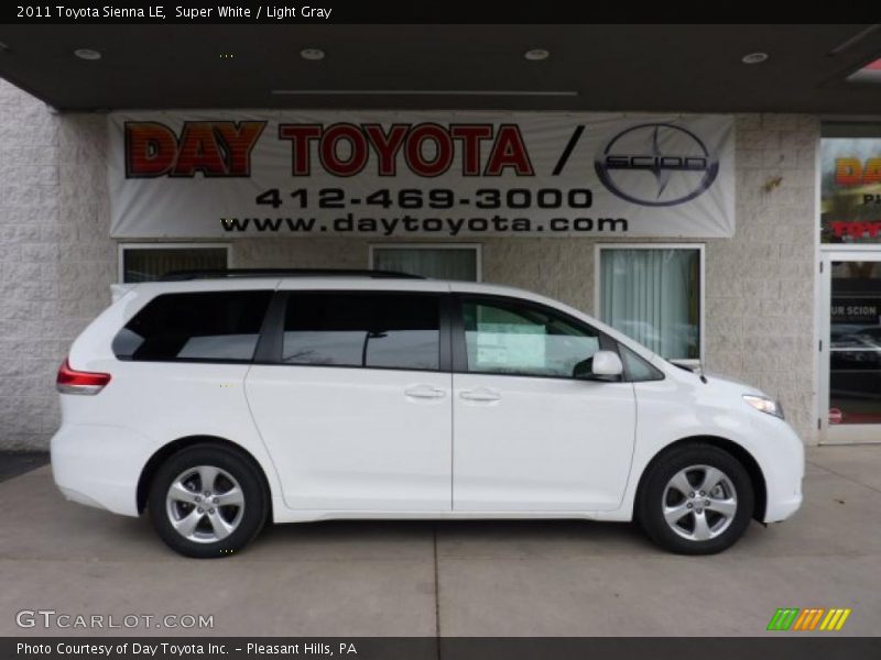 Super White / Light Gray 2011 Toyota Sienna LE