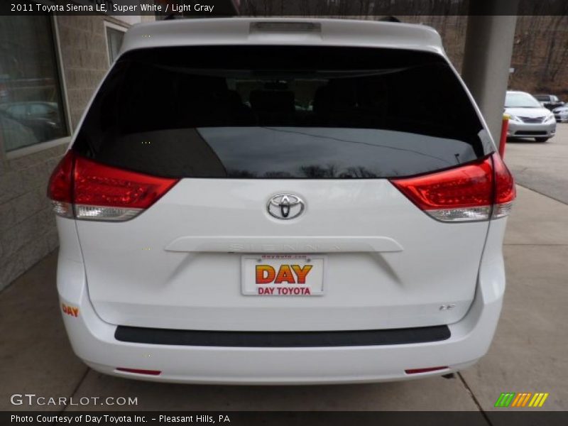 Super White / Light Gray 2011 Toyota Sienna LE