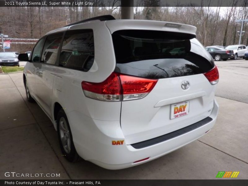 Super White / Light Gray 2011 Toyota Sienna LE