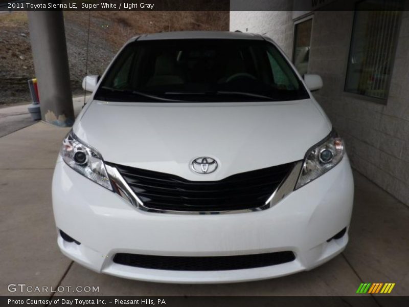 Super White / Light Gray 2011 Toyota Sienna LE