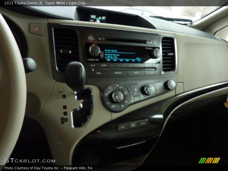 Super White / Light Gray 2011 Toyota Sienna LE