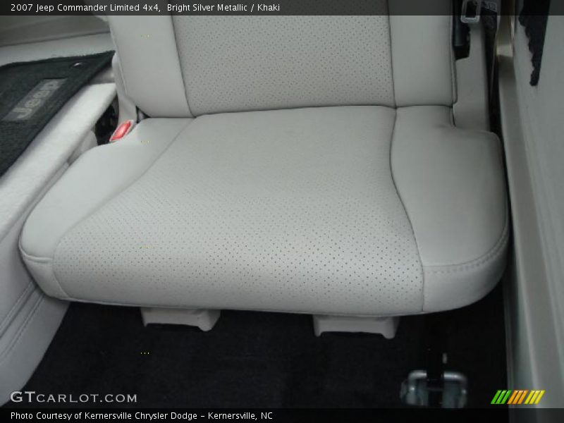 Bright Silver Metallic / Khaki 2007 Jeep Commander Limited 4x4