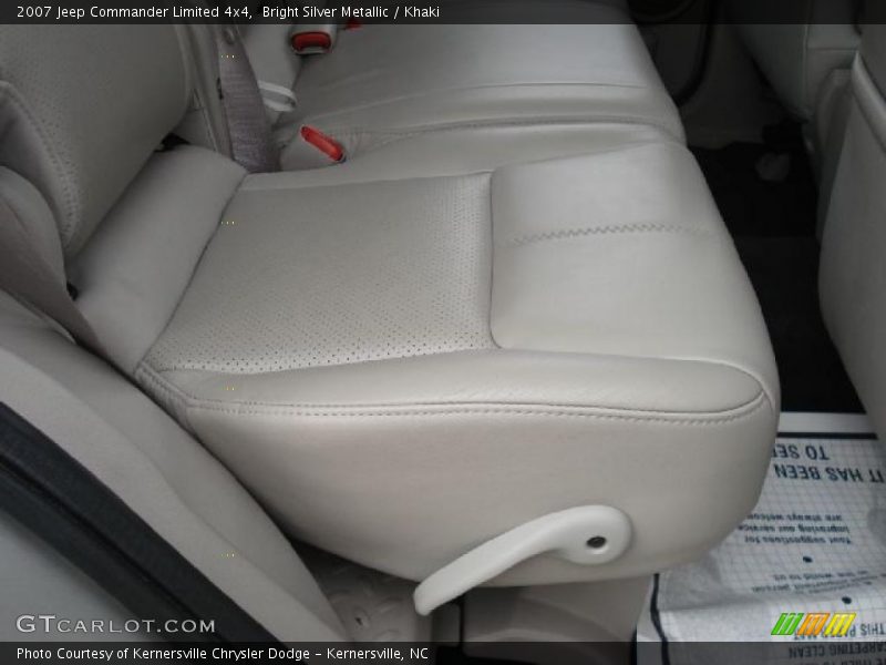Bright Silver Metallic / Khaki 2007 Jeep Commander Limited 4x4