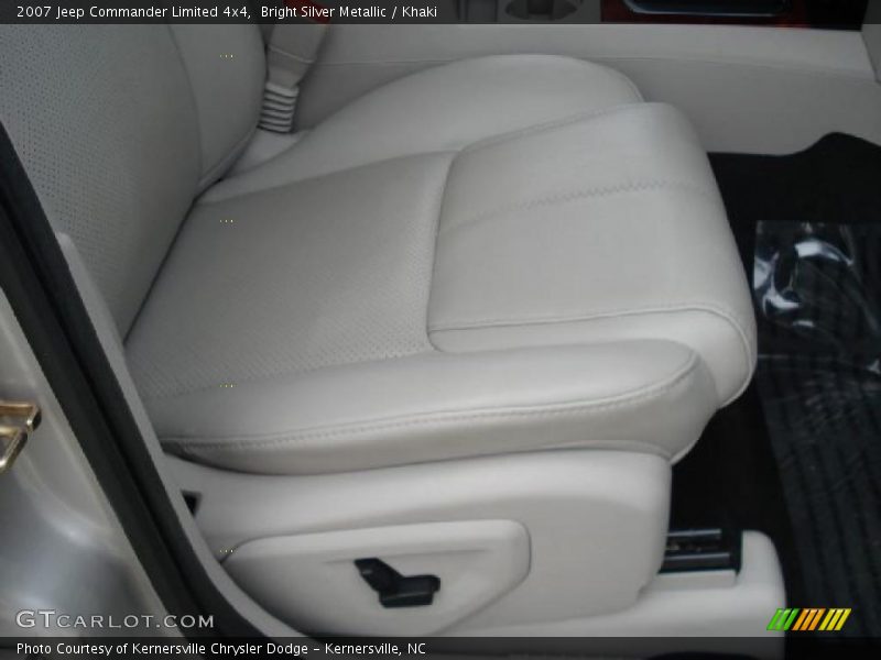 Bright Silver Metallic / Khaki 2007 Jeep Commander Limited 4x4