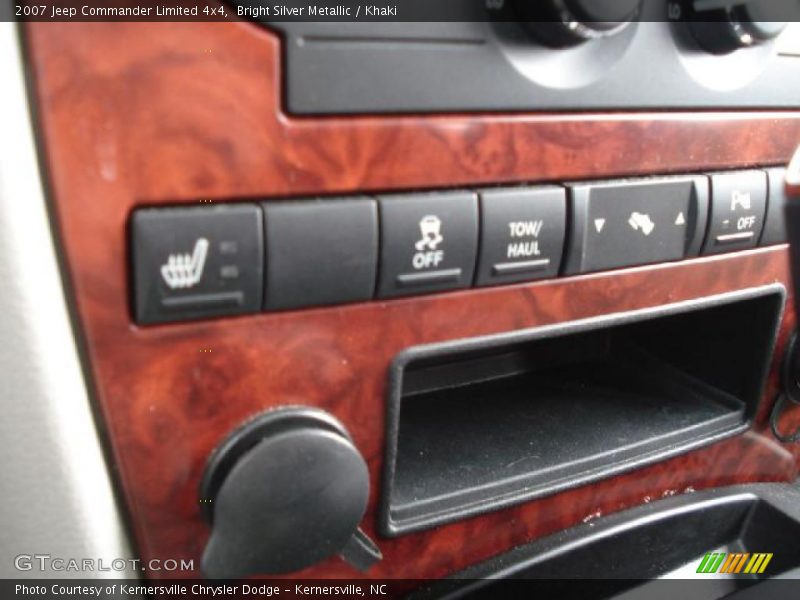 Bright Silver Metallic / Khaki 2007 Jeep Commander Limited 4x4