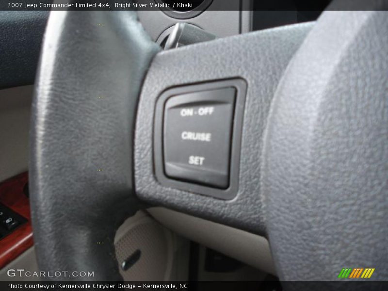 Bright Silver Metallic / Khaki 2007 Jeep Commander Limited 4x4