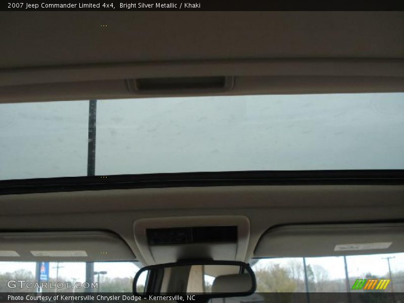 Bright Silver Metallic / Khaki 2007 Jeep Commander Limited 4x4