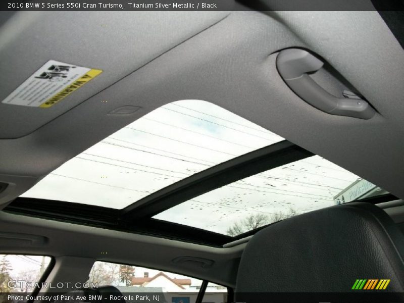 Sunroof of 2010 5 Series 550i Gran Turismo