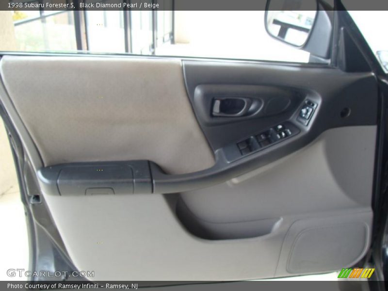 Black Diamond Pearl / Beige 1998 Subaru Forester S
