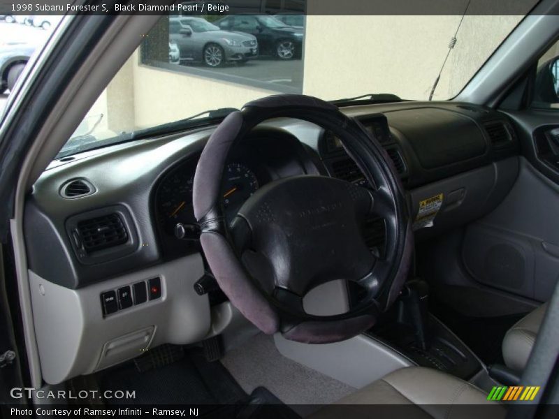 Black Diamond Pearl / Beige 1998 Subaru Forester S