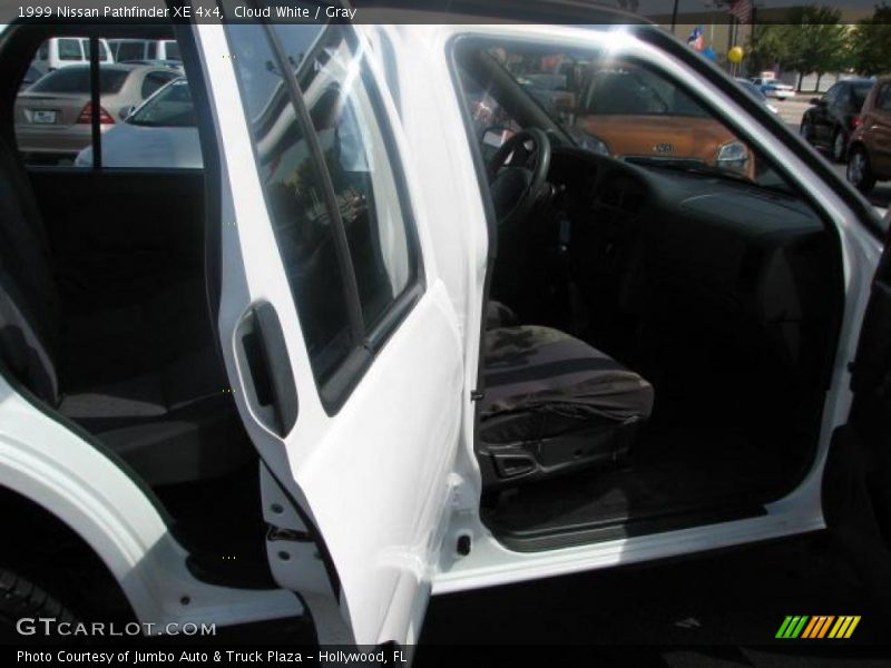 Cloud White / Gray 1999 Nissan Pathfinder XE 4x4