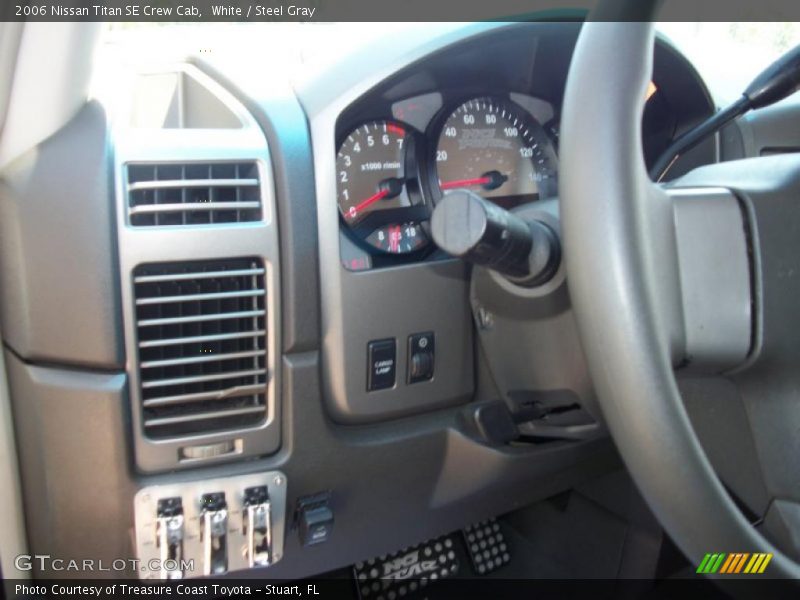 White / Steel Gray 2006 Nissan Titan SE Crew Cab