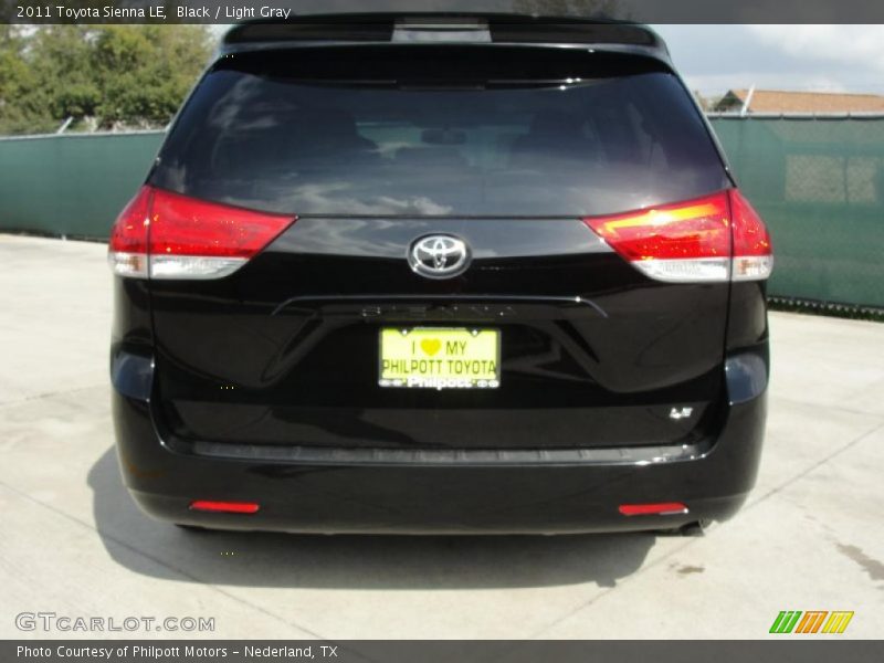 Black / Light Gray 2011 Toyota Sienna LE