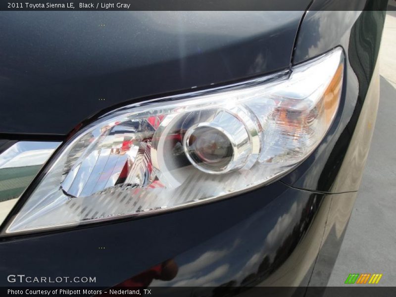Black / Light Gray 2011 Toyota Sienna LE