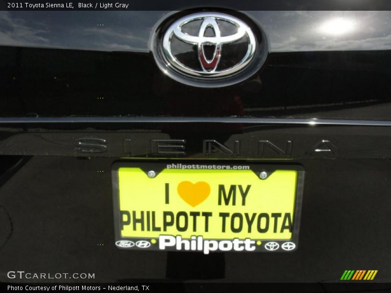 Black / Light Gray 2011 Toyota Sienna LE