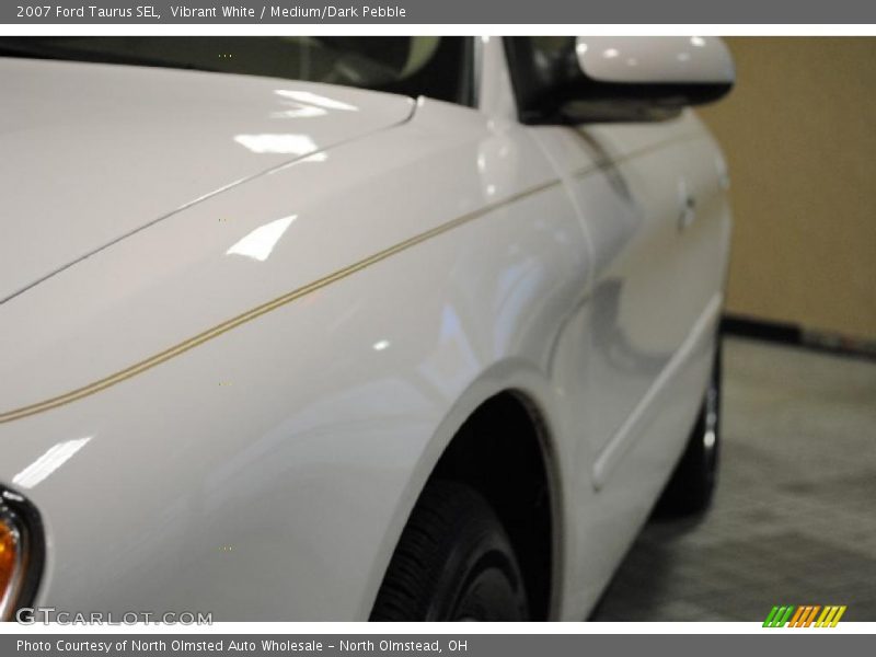 Vibrant White / Medium/Dark Pebble 2007 Ford Taurus SEL