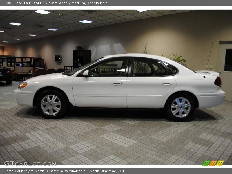 Vibrant White / Medium/Dark Pebble 2007 Ford Taurus SEL