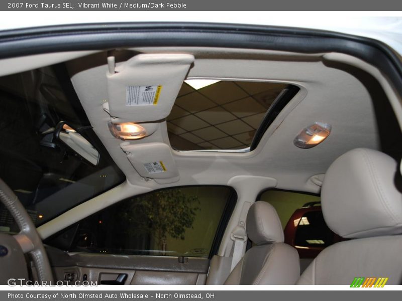 Vibrant White / Medium/Dark Pebble 2007 Ford Taurus SEL